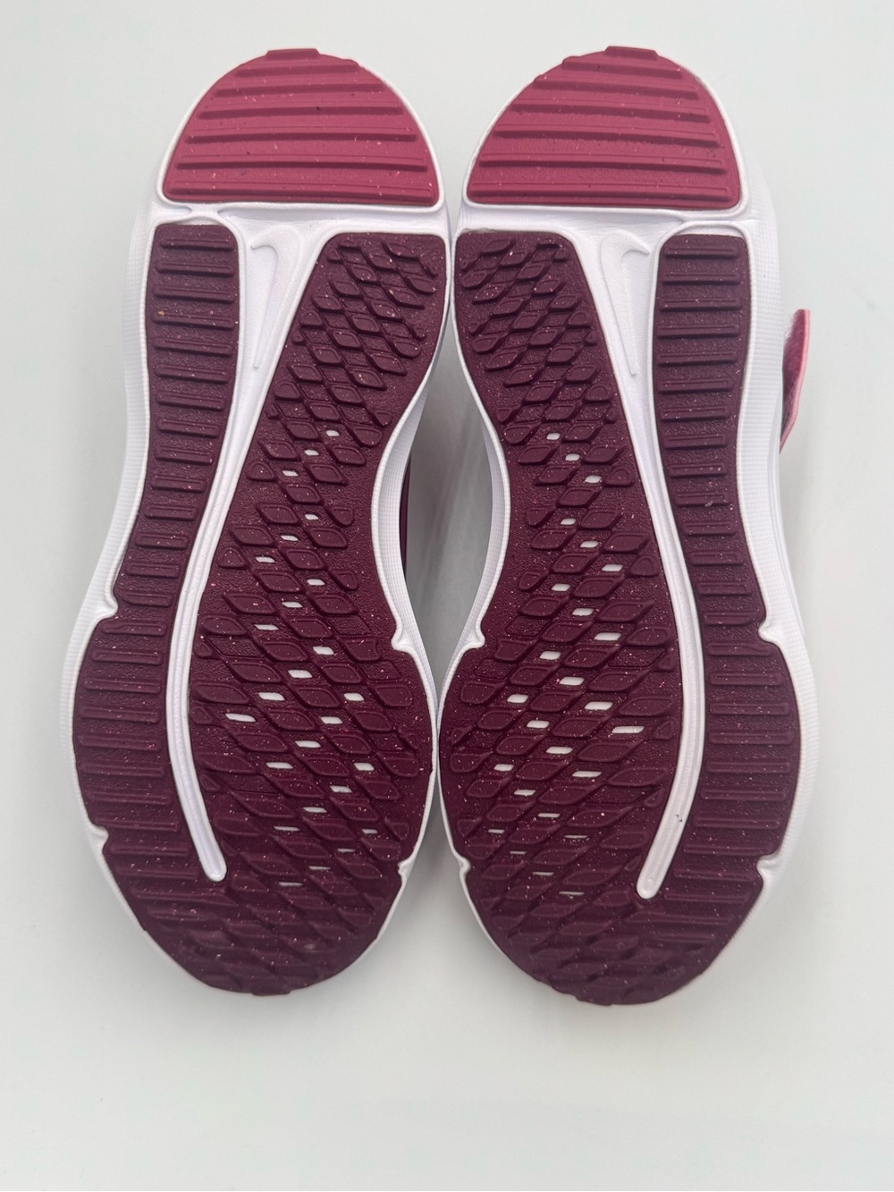 Nike Cosmic Runner Kids 1.5Y Sweet Beet Bordeaux Purple Running Shoes New - Picture 8 of 14